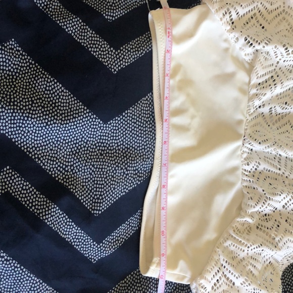 🌊ROXY white flutter textured MEDIUM bikini set - Picture 15 of 16